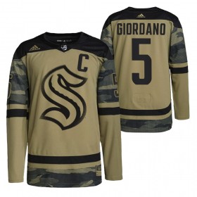 Seattle Kraken Mark Giordano 5 2021-22 Salute To Service Camo Authentic Shirt - Mannen